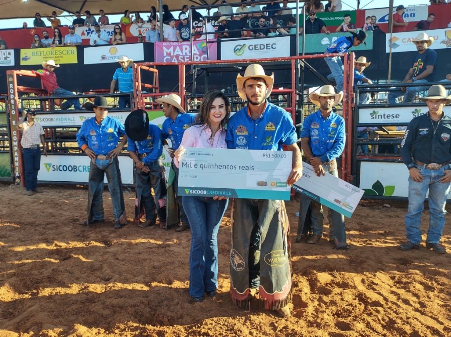 Peão de Angélica vence o Rodeio em Touros da 28ª Exposição Agropecuária de  Naviraí