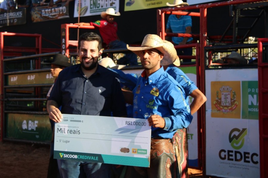 Peão de Angélica vence o Rodeio em Touros da 28ª Exposição Agropecuária de  Naviraí