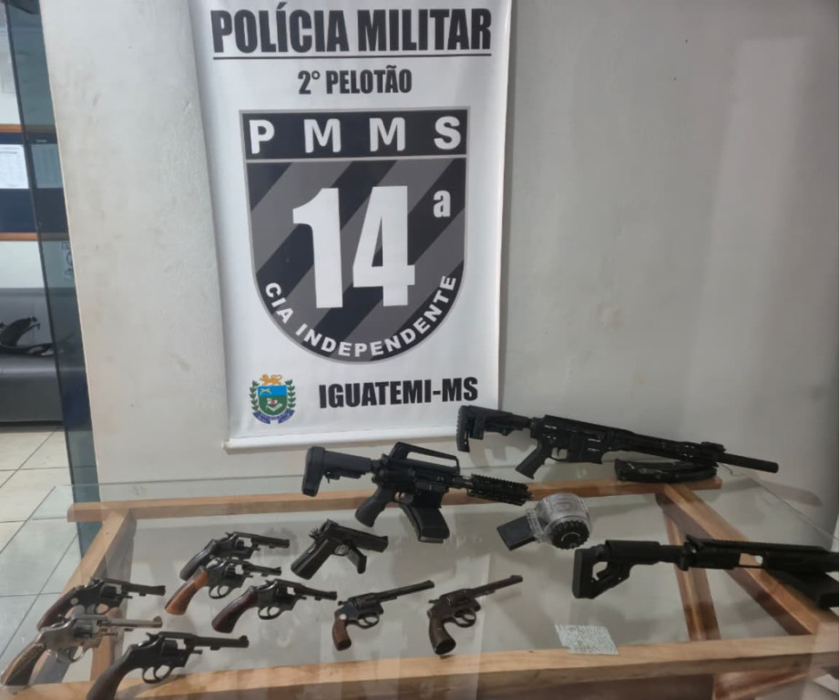 Iguatemi - Homem é preso com fuzil dos EUA de R$ 50 mil e outras 9 armas escondidas em veículo